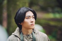 「人間標本」より、市川染五郎の出演シーン。