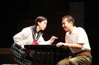 アガリスクエンターテイメント20周年記念興行 第2弾 第33回公演「発表せよ！大本営！」より。（撮影：石澤知絵子）