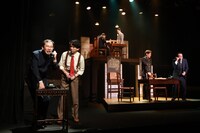 アガリスクエンターテイメント20周年記念興行 第2弾 第33回公演「発表せよ！大本営！」より。（撮影：石澤知絵子）