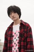 テレビドラマ「gift」より、定本楓馬扮する秋葉圭太のビジュアル。