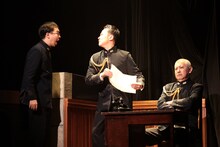 アガリスクエンターテイメント20周年記念興行 第2弾 第33回公演「発表せよ！大本営！」より。（撮影：石澤知絵子）