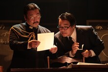 アガリスクエンターテイメント20周年記念興行 第2弾 第33回公演「発表せよ！大本営！」より。（撮影：石澤知絵子）