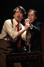 アガリスクエンターテイメント20周年記念興行 第2弾 第33回公演「発表せよ！大本営！」より。（撮影：石澤知絵子）