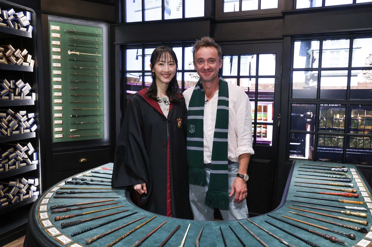 松井玲奈＆トム・フェルトンがハリー・ポッター ショップを見学、明日の「THE TIME'」でOA