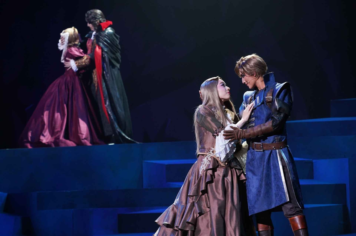 永久輝せあ「この2本立てが幸せ」、宝塚歌劇花組「悪魔城ドラキュラ」東京公演本日から