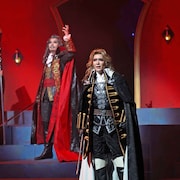 永久輝せあ「この2本立てが幸せ」、宝塚歌劇花組「悪魔城ドラキュラ」東京公演本日から