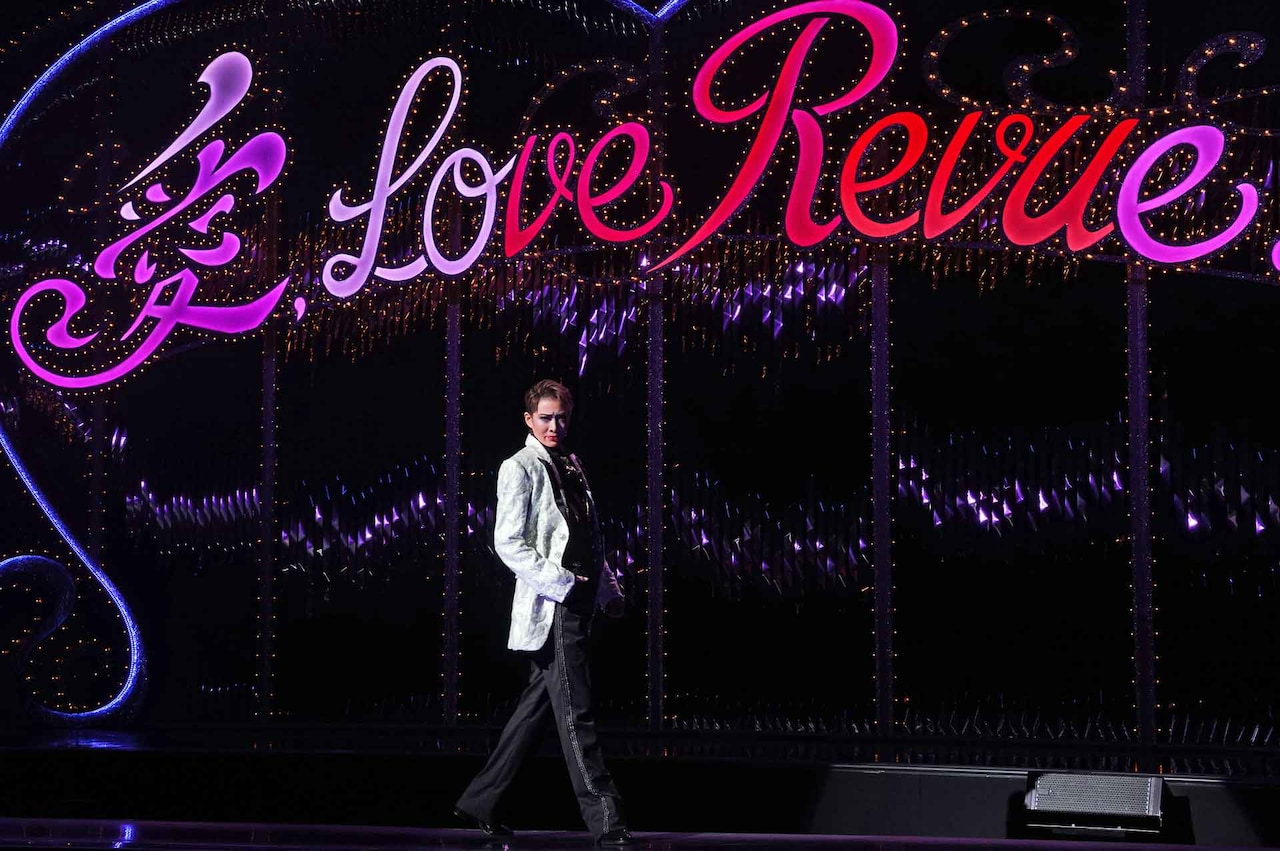 宝塚歌劇花組「Romantic Revue『愛, Love Revue!』」より