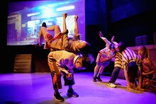 Baobab 第16回本公演「～セネガル・凱旋・オードブル～」より。（撮影：大洞博靖）