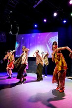 Baobab 第16回本公演「～セネガル・凱旋・オードブル～」より。（撮影：大洞博靖）