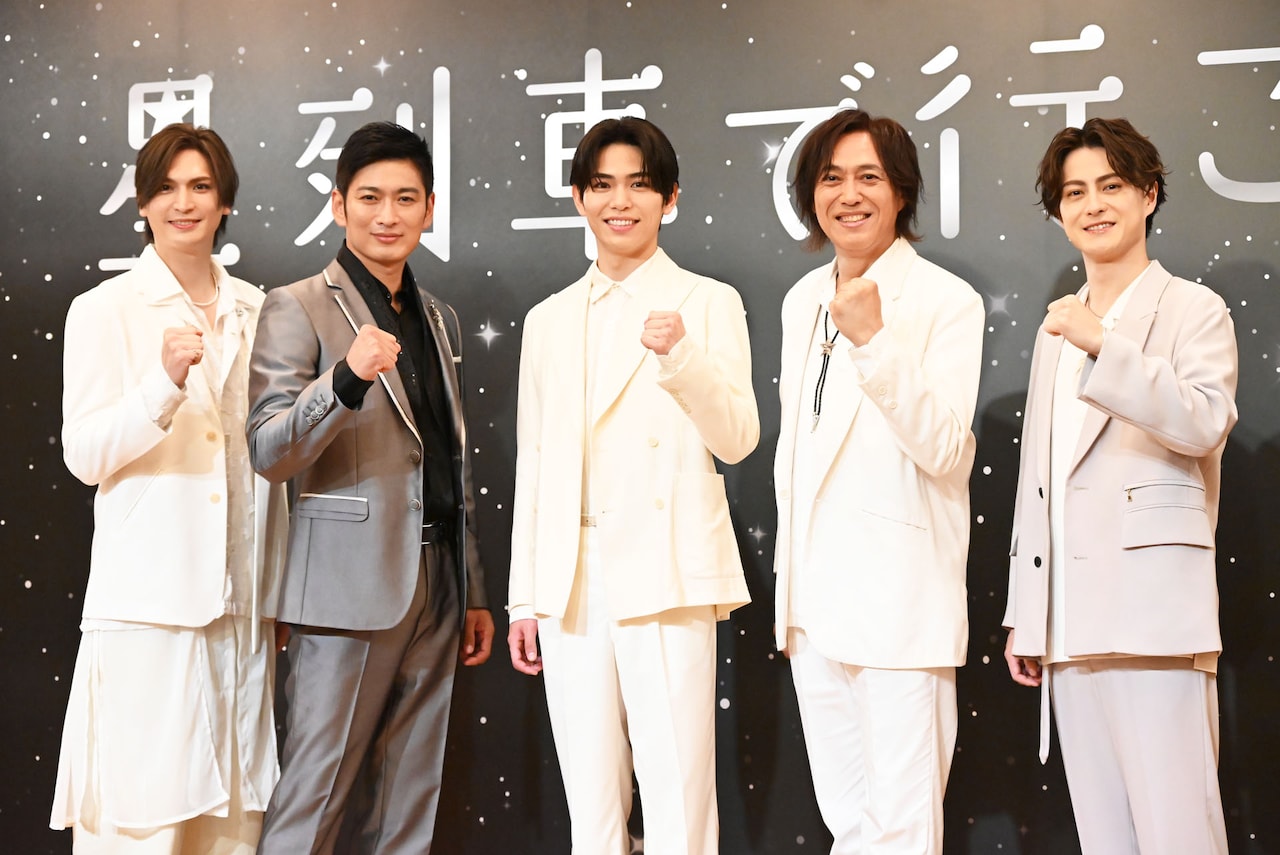 舞台「星列車で行こう」記者会見の様子。左から小波津亜廉、松田悟志、影山拓也、石井一孝、松村龍之介。