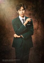 橋本真一扮する田崎。