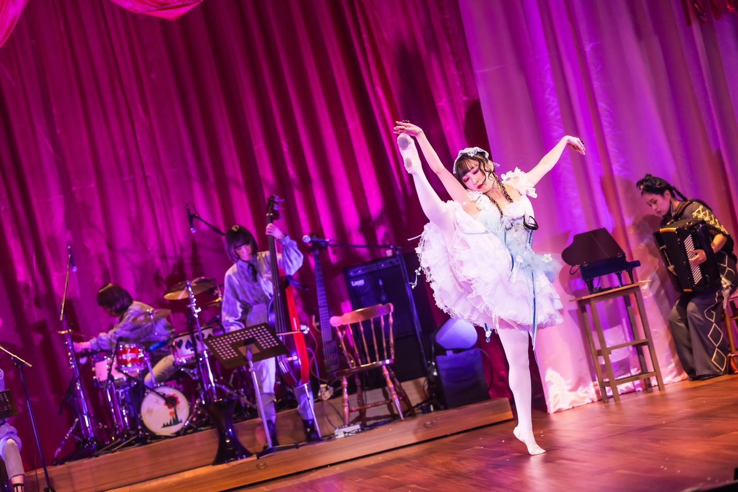 音楽劇「くるみ割り人形外伝」より。（Photo by Masayo）