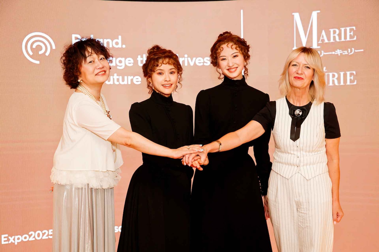 左から鈴木裕美、昆夏美、星風まどか、マルタ・ジェリンスカ2025年日本国際博覧会ポーランド政府副代表。