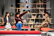 青年団「S高原から」2022年江原河畔劇場公演より。（Photo by igaki photo studio）