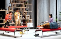 青年団「S高原から」2022年江原河畔劇場公演より。（Photo by igaki photo studio）