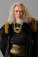 横内正扮するリア王。