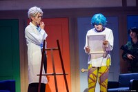 「『カリスマ de ステージ』～帰ろう！カリスマハウス～」より。（撮影：小境勝己、佐藤薫）