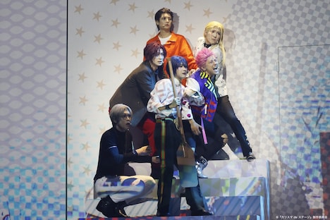 「『カリスマ de ステージ』~帰ろう!カリスマハウス~」より。(撮影:小境勝己、佐藤薫)