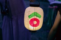 瀬戸内国際芸術祭2025参加作品 きゅうかくうしお「素晴らしい偶然をむすんで」瀬戸内国際芸術祭2025 2日目の様子。（Photo: Shintaro Miyawaki）