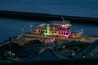 瀬戸内国際芸術祭2025参加作品 きゅうかくうしお「素晴らしい偶然をむすんで」瀬戸内国際芸術祭2025 2日目の様子。（Photo: Shintaro Miyawaki）