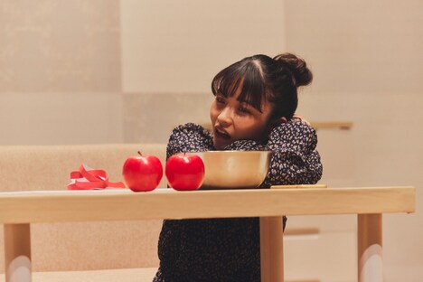 劇団papercraft 第12回公演「旧体」より。（撮影：中川達也）