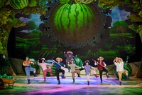 「すいかのプール」より。©株式会社 AM culture