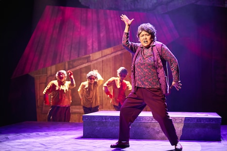 「とっても楽しいお嬢さんたち」より。©ライブ株式会社