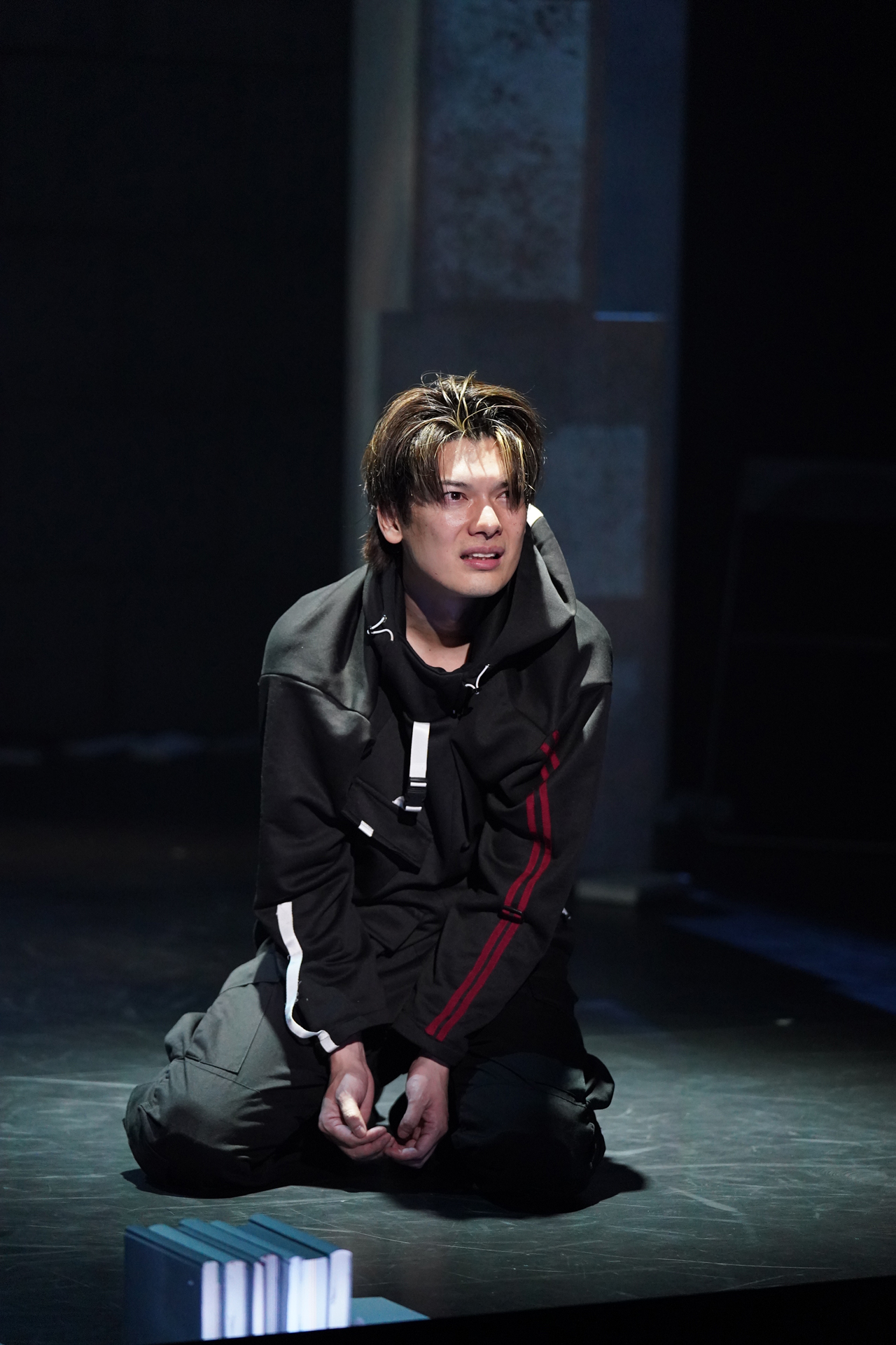 舞台「アーモンド」より。（撮影：岩田えり）©舞台「アーモンド」2025