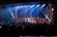 「松平健芸能生活50周年記念公演」第2部「マツケン大感謝祭～歌って踊って～オーレ！」より。（写真提供：明治座）