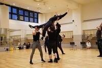 Orchardシリーズ K-BALLET Opto「踊る。遠野物語」公開リハーサルの様子。
