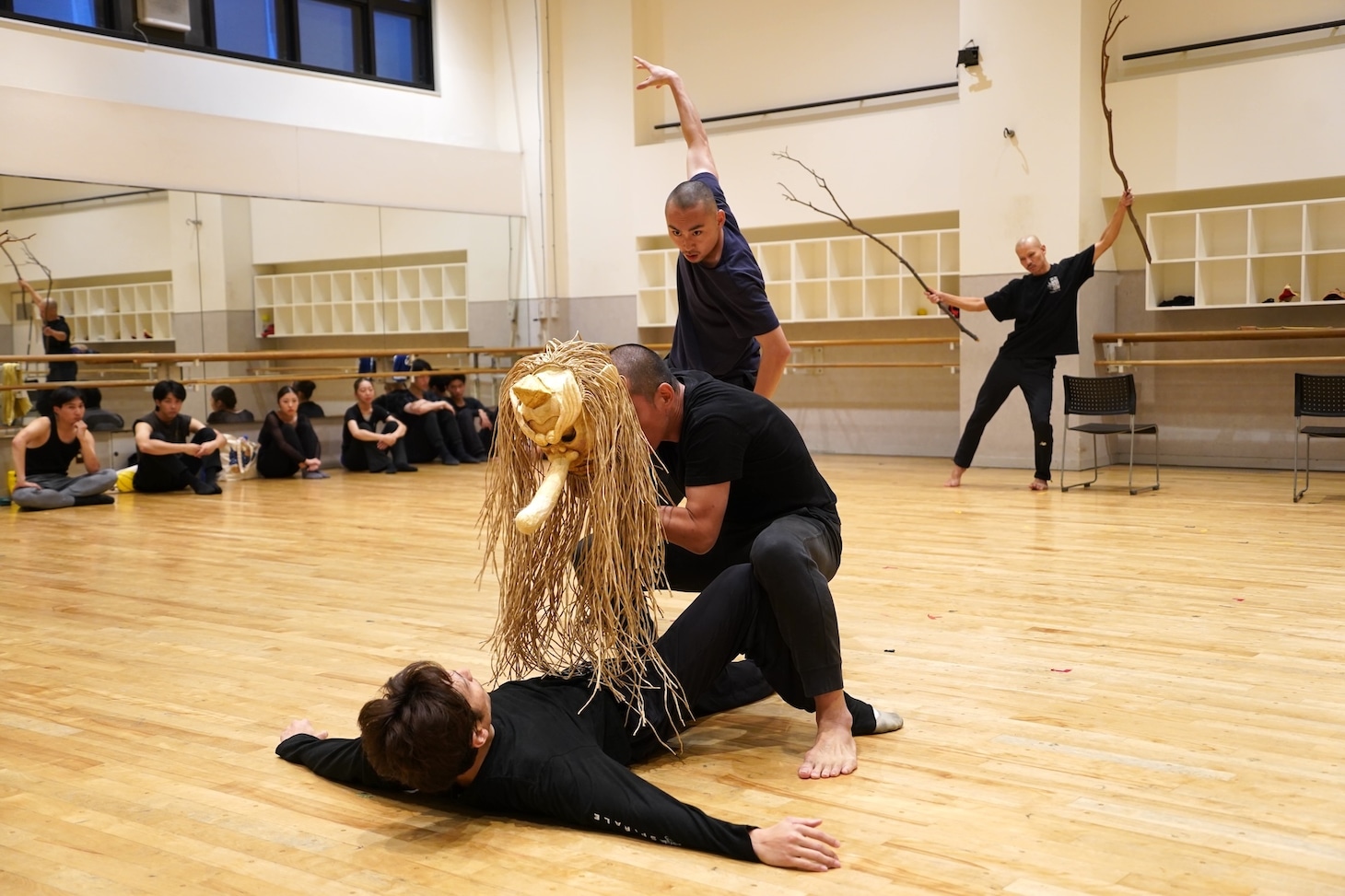 Orchardシリーズ K-BALLET Opto「踊る。遠野物語」公開リハーサルの様子。