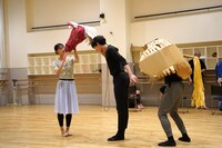 Orchardシリーズ K-BALLET Opto「踊る。遠野物語」公開リハーサルの様子。