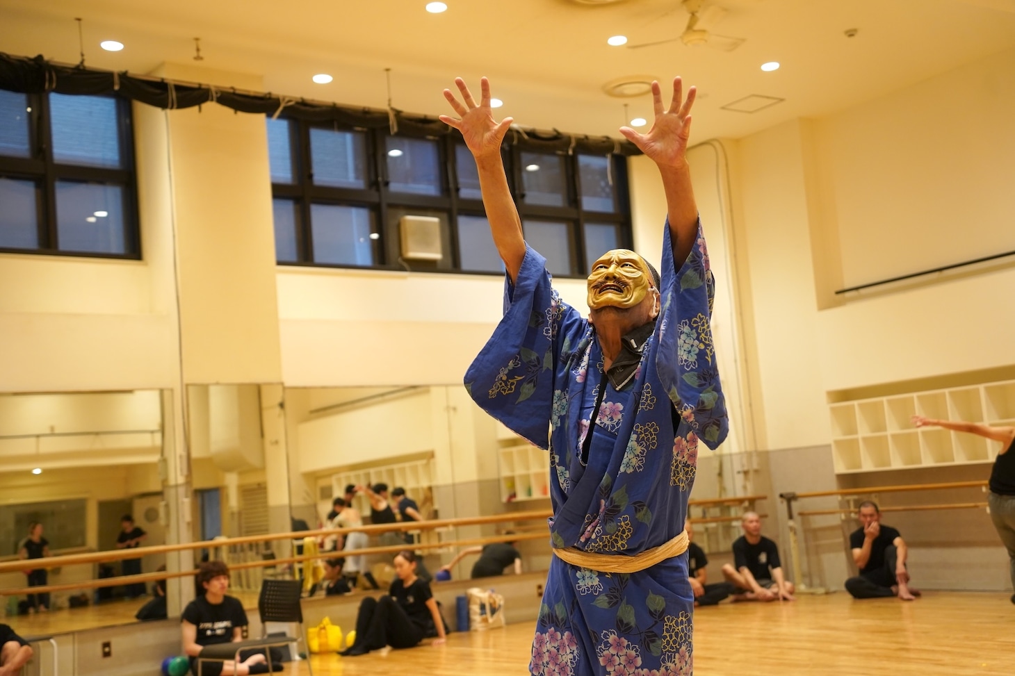 Orchardシリーズ K-BALLET Opto「踊る。遠野物語」公開リハーサルの様子。