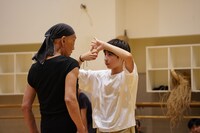 Orchardシリーズ K-BALLET Opto「踊る。遠野物語」公開リハーサルの様子。