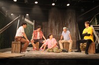 日本の劇団「その鉄塔に男たちはいるという」より。（撮影：白根美恵）