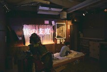 ウンゲツィーファ 旅公演「旅の支度」より。（撮影：中村寛史）