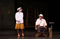 パルコ・プロデュース2025「先生の背中～ある映画監督の幻影的回想録～」より。（撮影：宮川舞子）