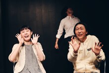 コンプソンズ大宮企画#3「猿のハイライト」より。（撮影：鈴木啓佑 / コンプソンズ）