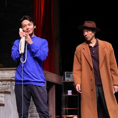 俳優たちのやり取り描く、堤真一・中村倫也の二人芝居「ライフ・イン・ザ・シアター」開幕