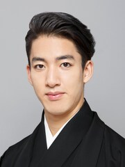 「義経千本桜」第三部「吉野山」Aプロ、尾上右近が清元栄寿太夫として立唄を勤める