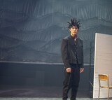 札幌演劇シーズン2025 森崎博之脚本演出作品「HONOR～守り続けた痛みと共に」より。（撮影：坂井亨輔）