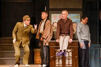 こまつ座 第155回公演「きらめく星座」より。（撮影：山本聡子）