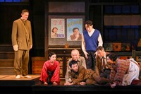 こまつ座 第155回公演「きらめく星座」より。（撮影：山本聡子）