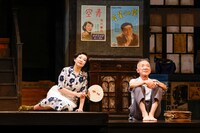 こまつ座 第155回公演「きらめく星座」より。（撮影：山本聡子）