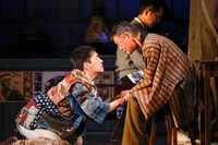 こまつ座 第155回公演「きらめく星座」より。（撮影：山本聡子）