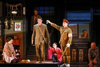 こまつ座 第155回公演「きらめく星座」より。（撮影：山本聡子）