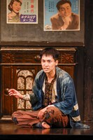 こまつ座 第155回公演「きらめく星座」より。（撮影：山本聡子）