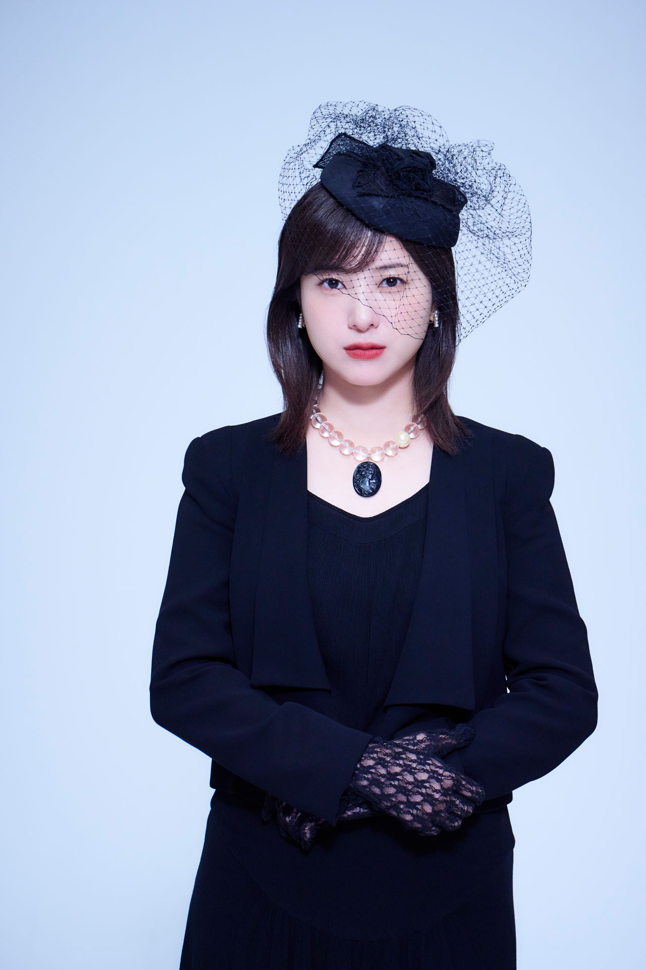 他人の告別式に紛れ込む女…蓬莱竜太の新作群像劇「シャイニングな女たち」主演は吉高由里子