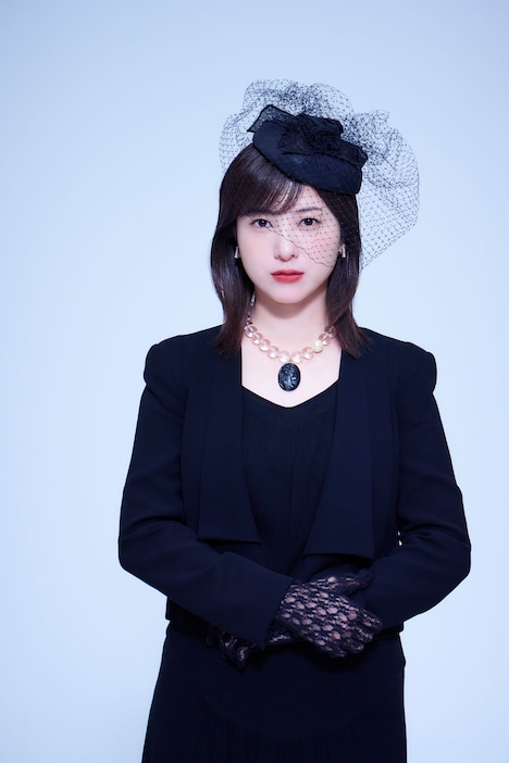 パルコ・プロデュース2025「シャイニングな女たち」より、吉高由里子のビジュアル。