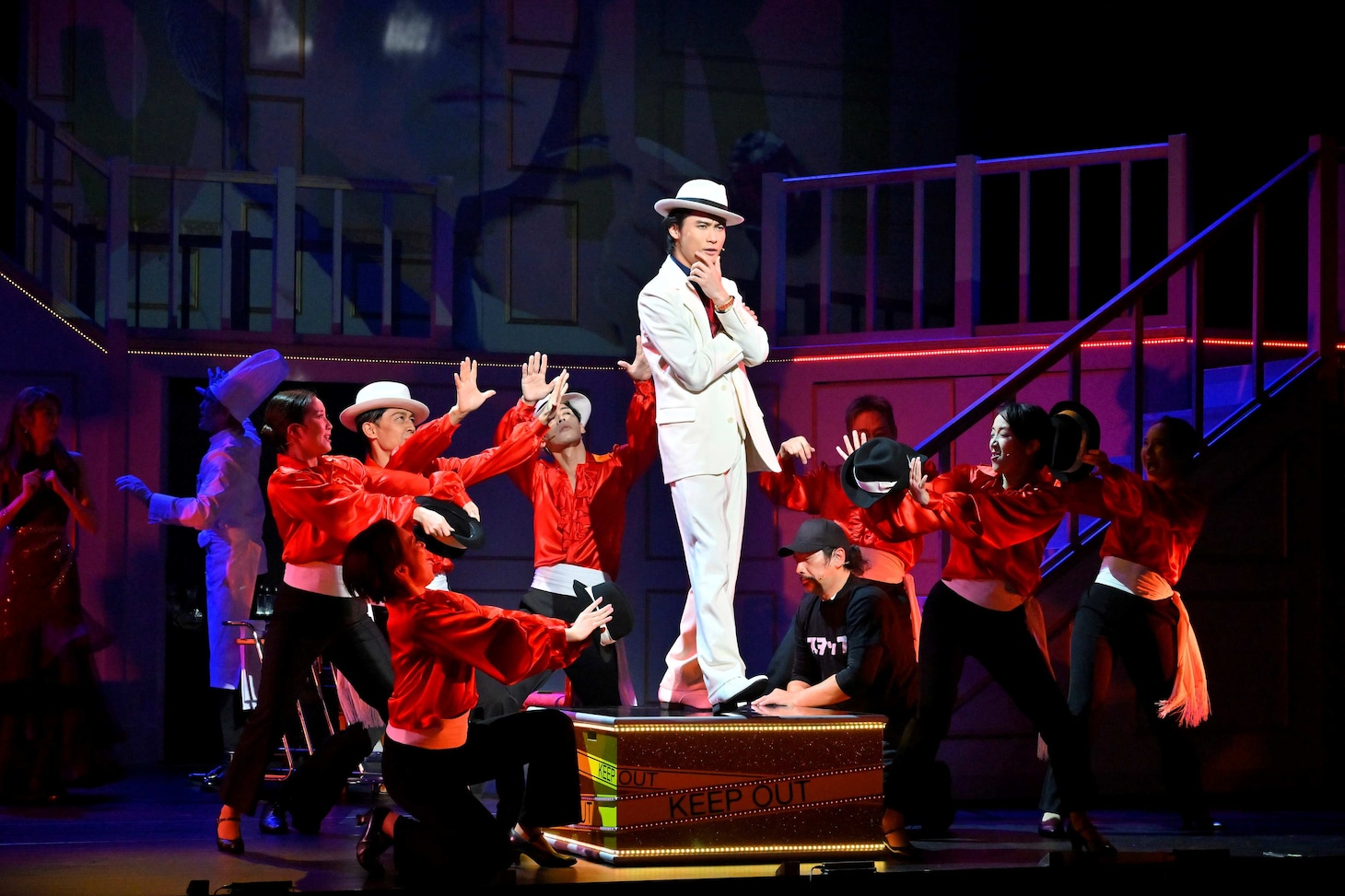 音楽劇「謎解きはディナーのあとで」より。（撮影：阿部章仁）